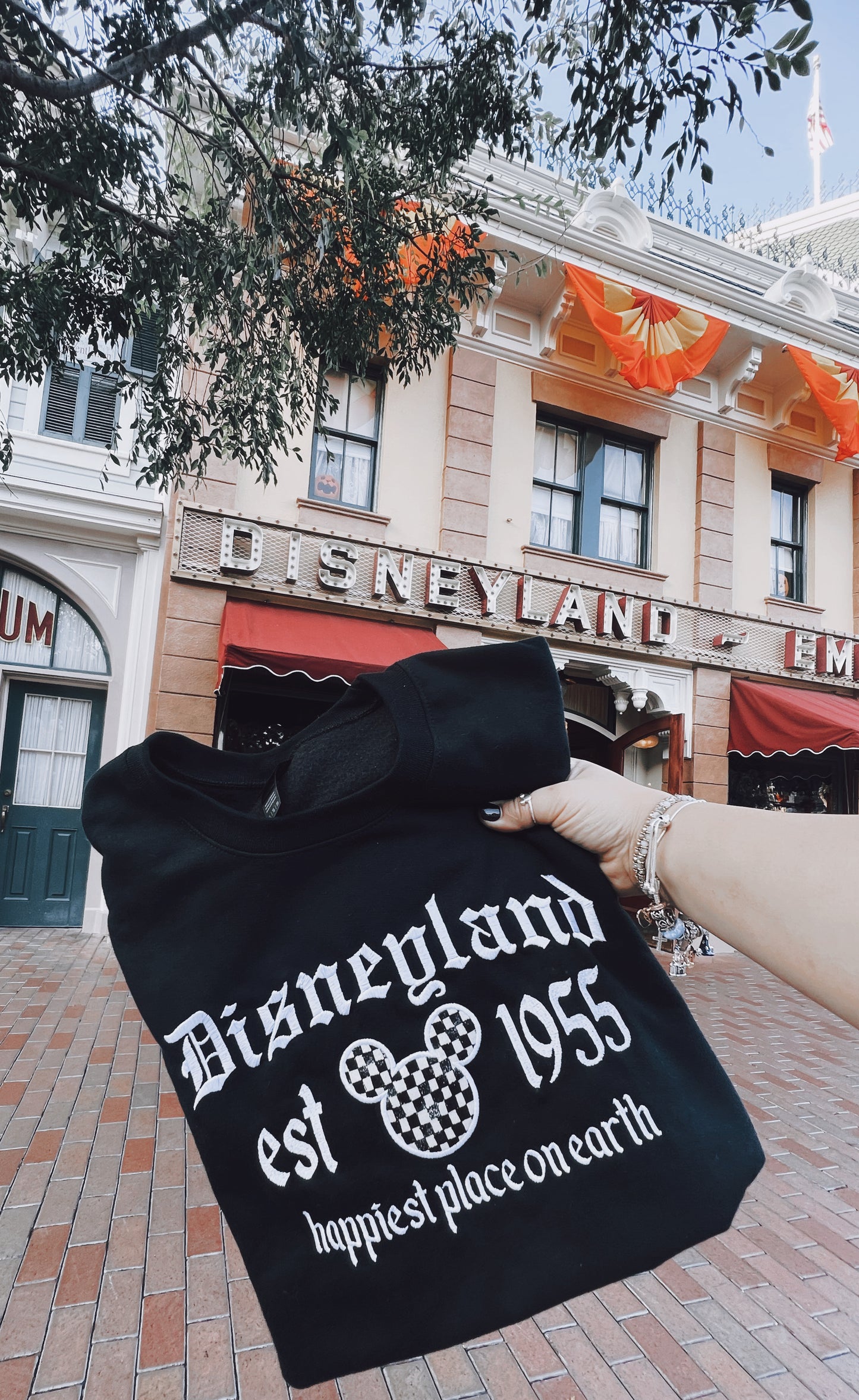 Old english Happiest place crewneck PRE ORDER (MID/LATE JULY)