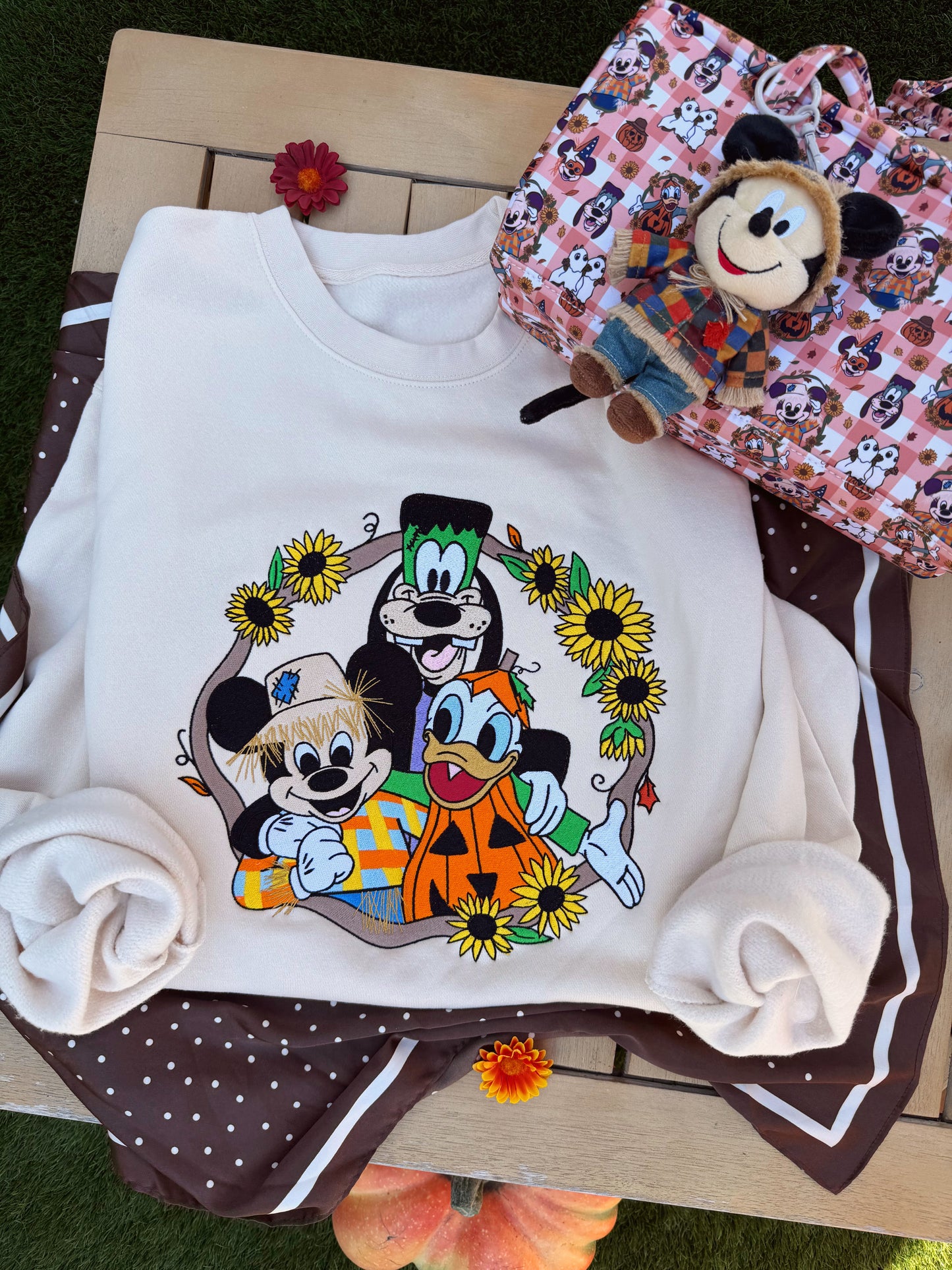 Harvest Friends Embroidered sweatshirt (PRE ORDER MID/LATE AUG)
