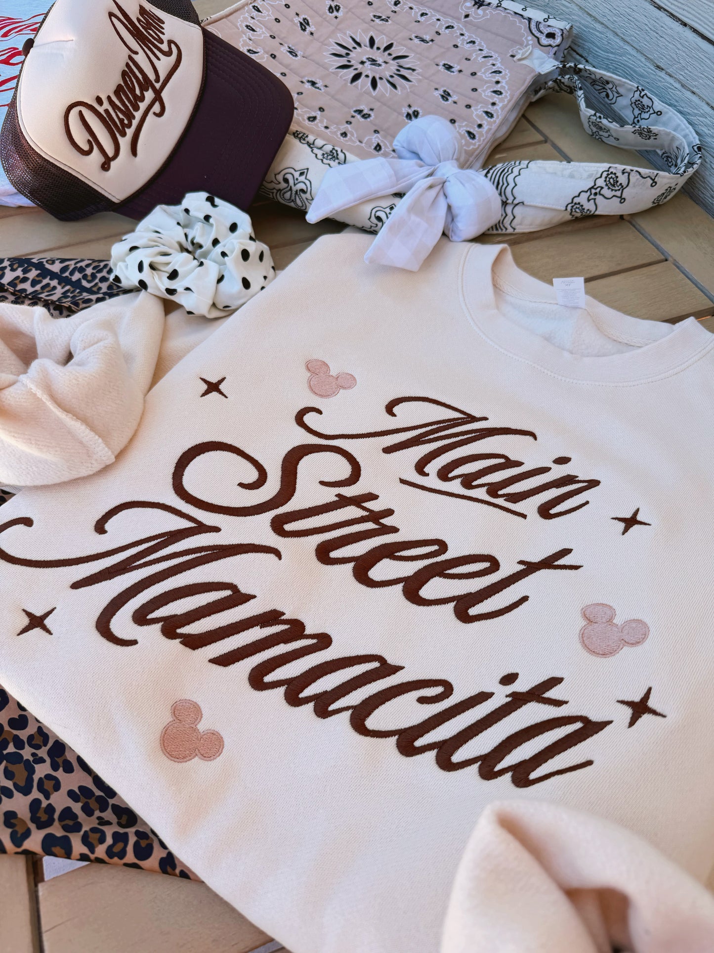 Mamacita/Mom Club Embroidered crewneck PRE ORDER (LATE JUNE/EARLY JULY)