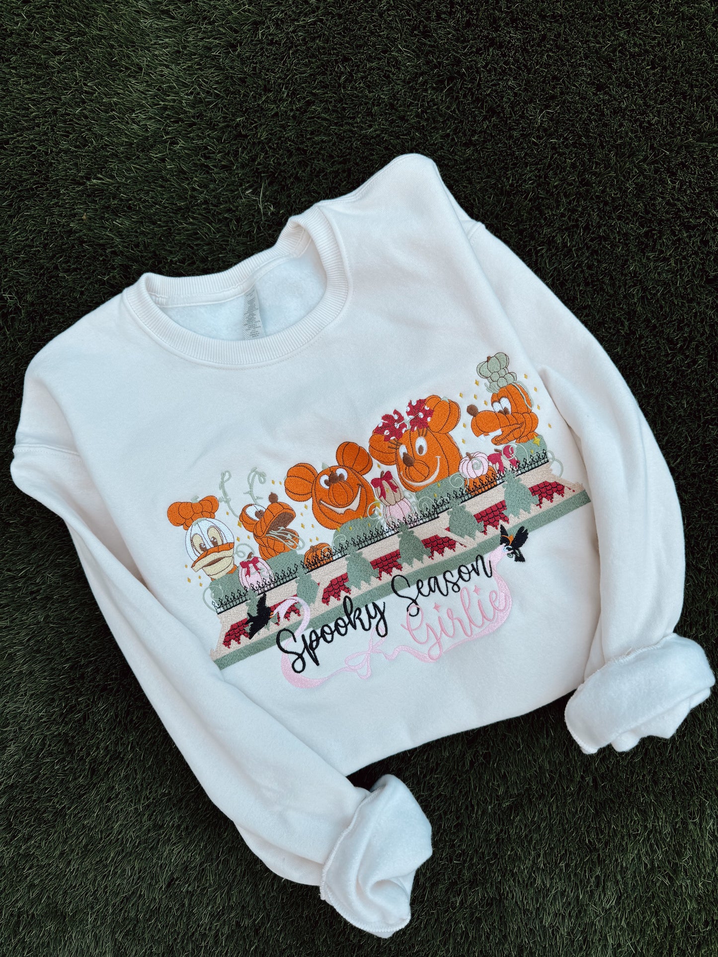 Spooky Girlie crewneck PRE ORDER(MID/LATE AUG)