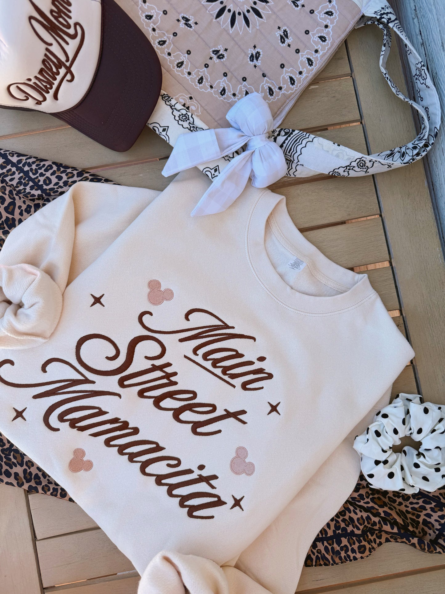 Mamacita/Mom Club Embroidered crewneck PRE ORDER (LATE JUNE/EARLY JULY)