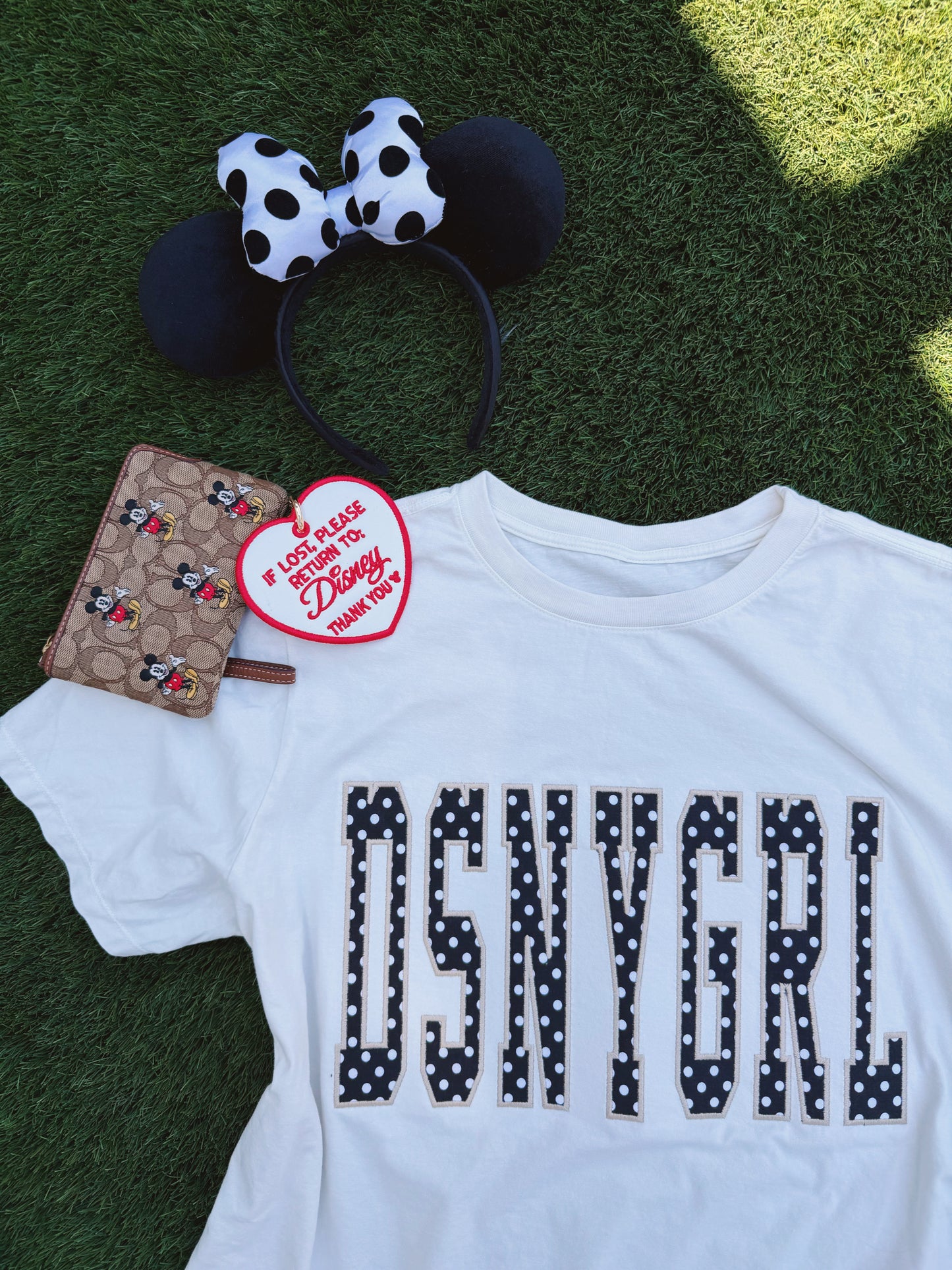 DSNYGRL embroidered T-SHIRT PRE-ORDER(MID/LATE JULY)
